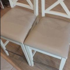 2 island stools