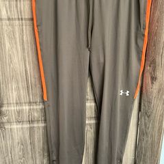 BNWT Under Armour Bottoms - XL