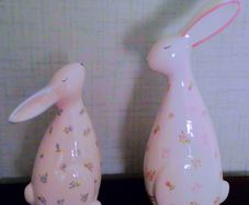 Pair of lovely China Rabbits 8 euro