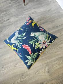 3 Cushions