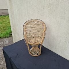 Wicker plant stand