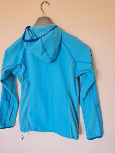 Columbia omni shield hoodie Size small Pit to pit 19" in excellent condition