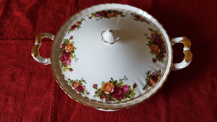 13 Piece Royal Albert Old Country Roses Bone China Gold Gilt Soup Coupe Set With Lidded Tureen Made In England