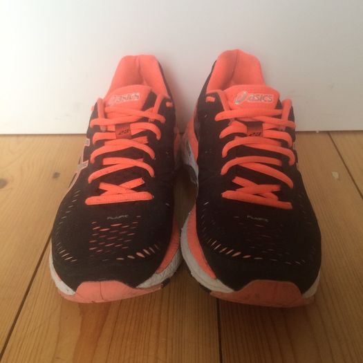 oasics women's runners size 5