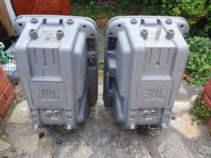 JBL powered speaker's