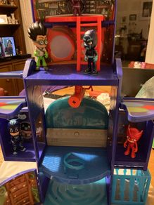 PJMasks Mission Control HQ plus Busy Book. / Figures and PJMasks small HQ