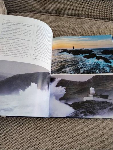 The Great Lighthouses of Ireland by David Hare 2022 hardback with dustcover in very good condition 230 pages FREE STANDARD POSTAGE INCLUDED