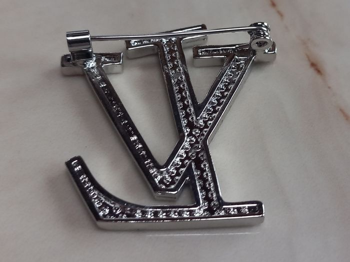 Fashion diamante brooch, D18 post 3e
