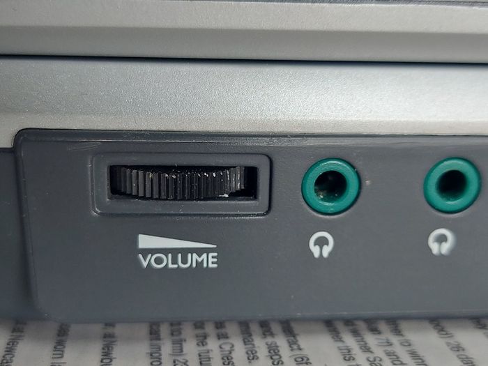 5 Portable DVD Players, all working, but no charges for them, all in very good condition