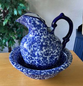 Vintage Jug and Bowl (Mint)