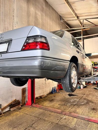 Mercedes-Benz E-Class 1993