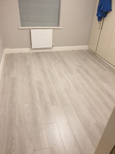 Laminate flooring service
