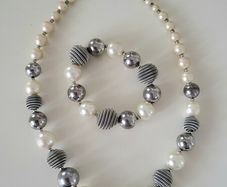 Necklace & bracelet set