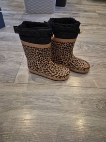 wellingtons