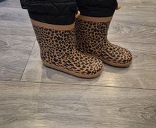 wellingtons