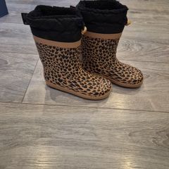 wellingtons