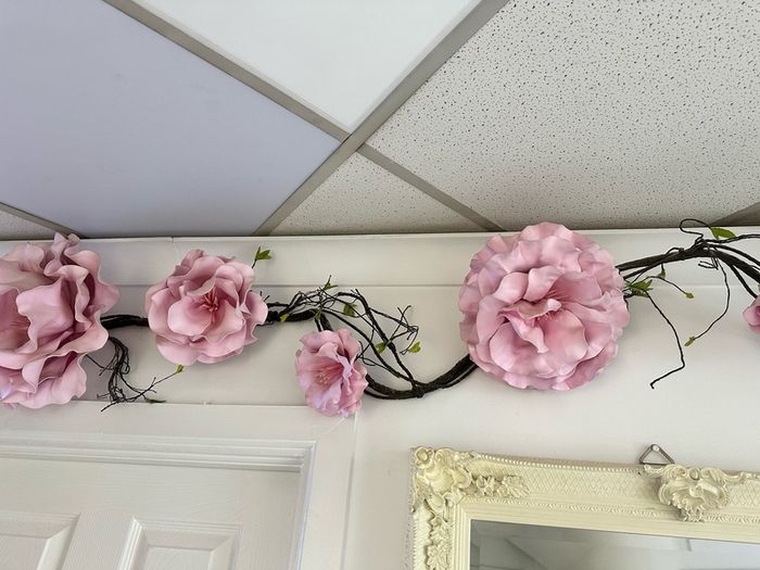 Pink furniture and decorative flowers (3)