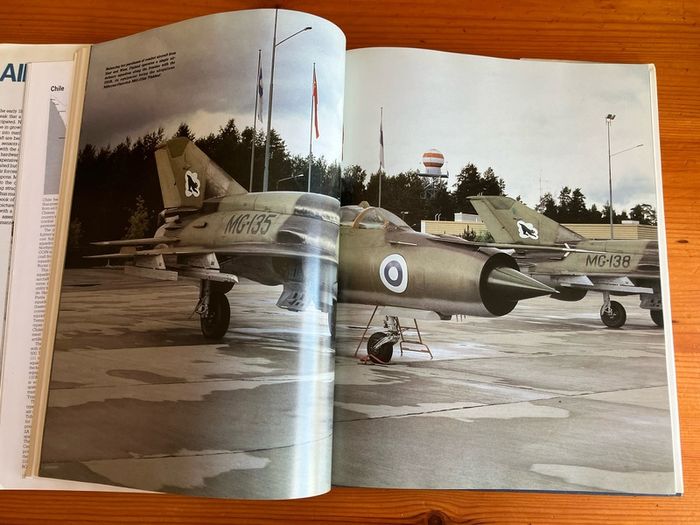 War book: 'Air Forces Of The World'