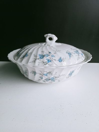 Myotts "Sound of Music" Lidded Tureen