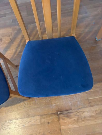 Extendable dining table