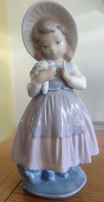 Lladro #348 Nao Daisa 1982 Girl Figurine With Flower Bouquet