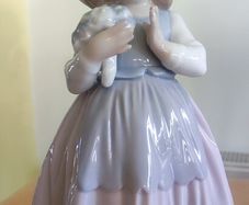 Lladro #348 Nao Daisa 1982 Girl Figurine With Flower Bouquet