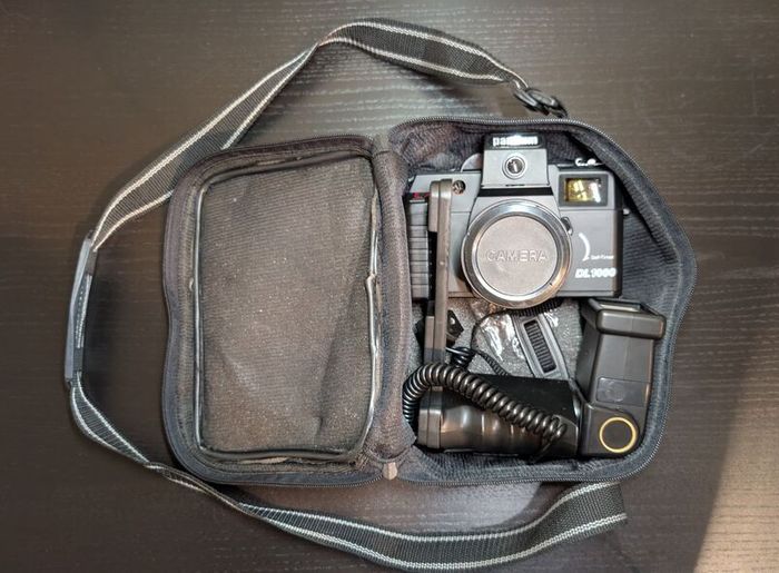 PANTIUM Film camera with flash and original camera bag.