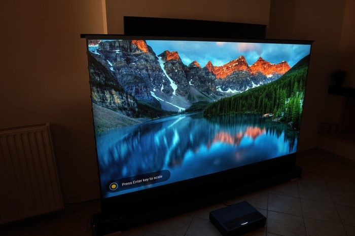 The best ALR Screen you can buy VIVIDSTORM S PRO 95" Ultra short throw laser Ambient Light Rejection Floor rising 95" Screen with Remote boxed like New less half the retail price bargain
