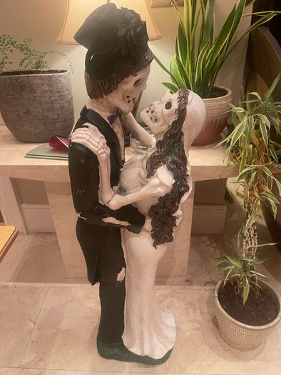 As New - Fabulous Large 4Ft Halloween Skeleton Couple Statue - Can Deliver