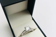 Brand New 9ct White Gold Dress Ring