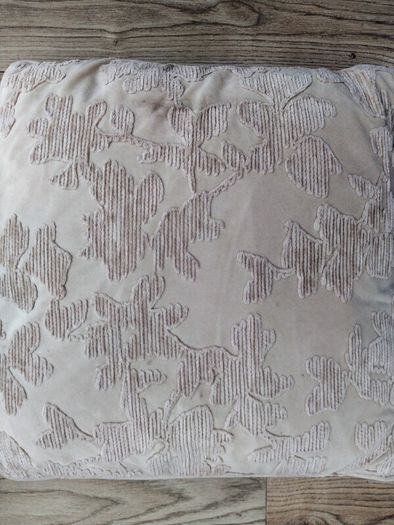 4 beidge sofa cushions