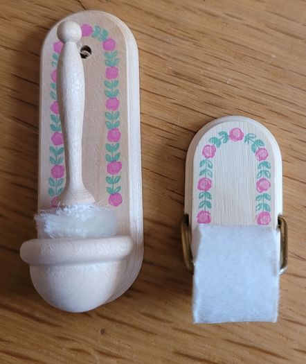 Dolls house bathroom / bedroom accessories