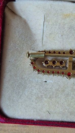 An  Amazing 14Ct Solid Gold Garnet Brooch, A heavy 7.2 grams
