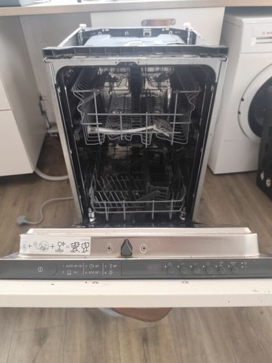 Dish washer