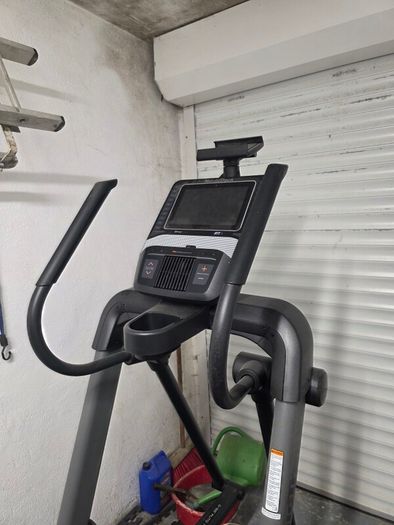 NordicTrack FS9i FreeStride Trainer / Elliptical Cross Trainer