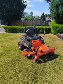 Ride on lawnmower