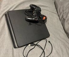 PlayStation 4 slim edition 500gb