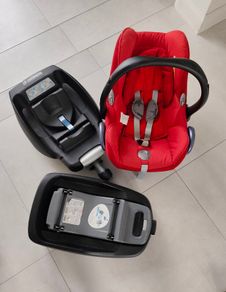 maxi Cosi car seat  and 2 easifix bases
