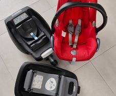 maxi Cosi car seat  and 2 easifix bases