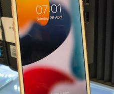 Apple iPhone 8 64GB Locked to THREE Network Gold (Battery: 79%)