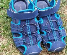 Free kids summer sandal runner size 13/33