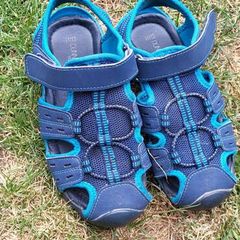 Free kids summer sandal runner size 13/33