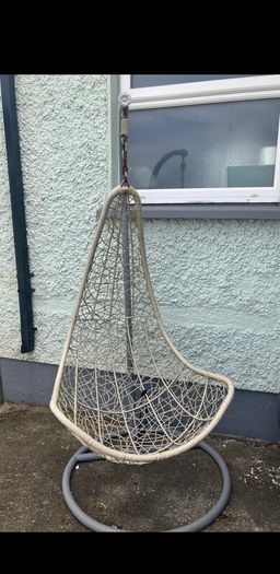 egg chair