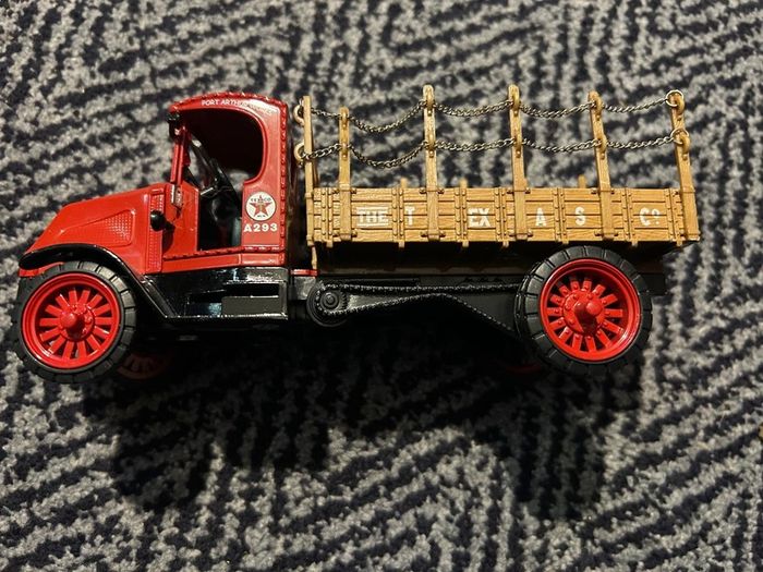 Texaco The Texas A293 - 1918 Mack AC Bulldog Staked Flatbed Bank