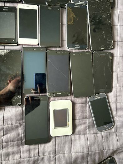 Bundle of 25 phones