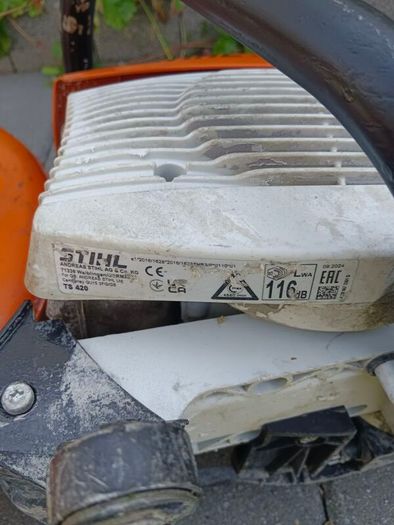 Stihl TS - 420 consaw with 14" inch diamond disc in excellent working condition, which starts half pull. Just had a full service.