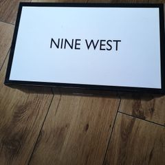 Nine West gold ladies shoe. Size 6/39. Never worn. Original box and packaging.