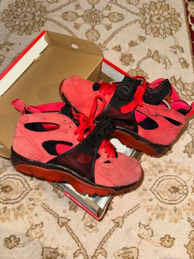 Nike Air Trainer Huarache Love Hate 647591-600