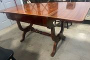 Extendable mahogany dinning table