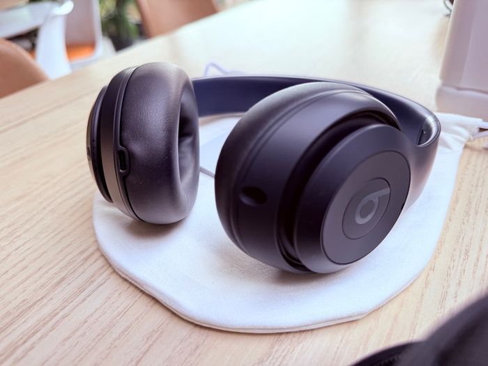 Beats Studio Pro Wireless Headphones Navy Brand New Apple Replacement